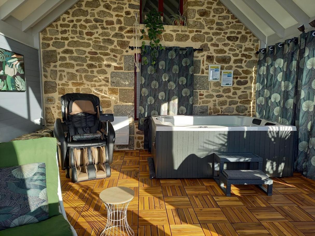 Le Domaine De La Petite Chevre Villa Ploumagoar Bagian luar foto